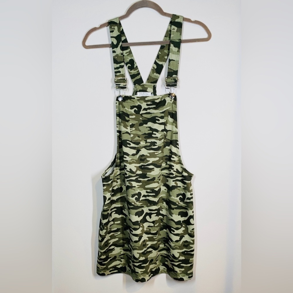 Like New Camo Jumper Overall Adjustable Straps Skirt size Large